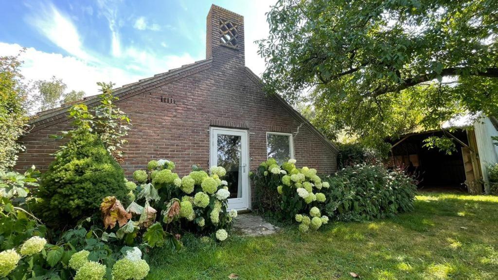 Bed & Breakfast+ De Kooimolen Dreumel エクステリア 写真